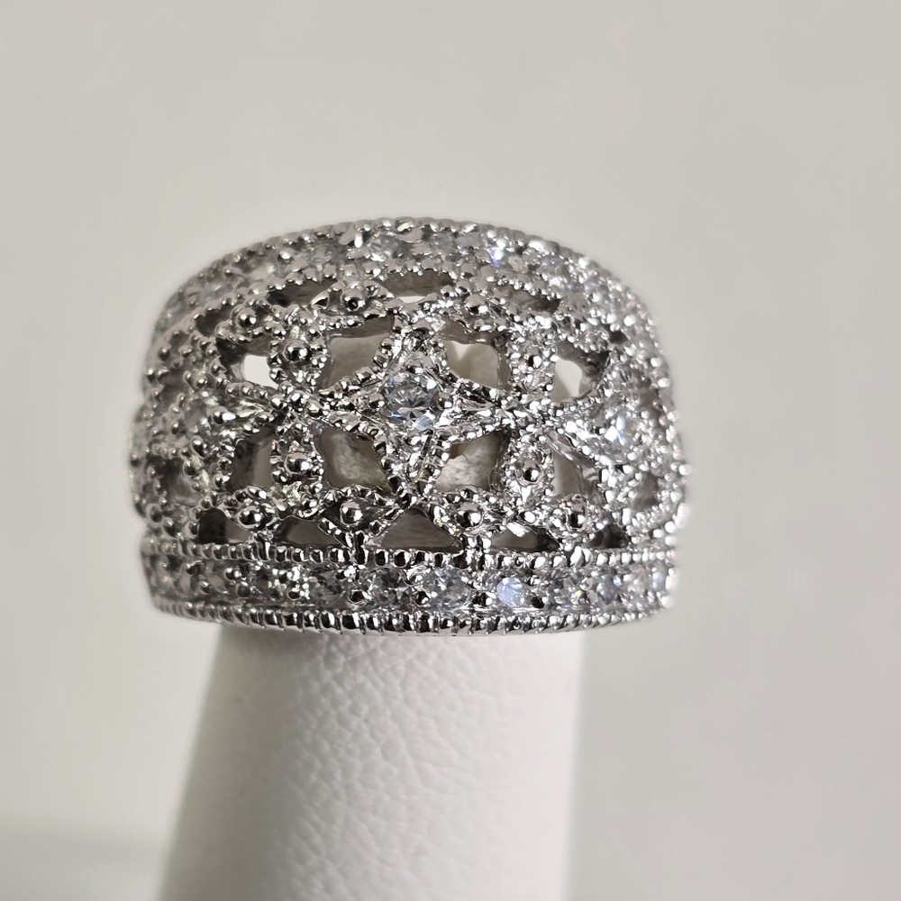 Exquisite Sterling Silver 925 Ring - A True Showstopper